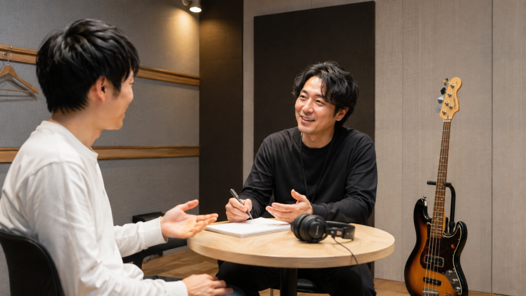 弾きたい曲や目標をベース講師へ相談する初心者