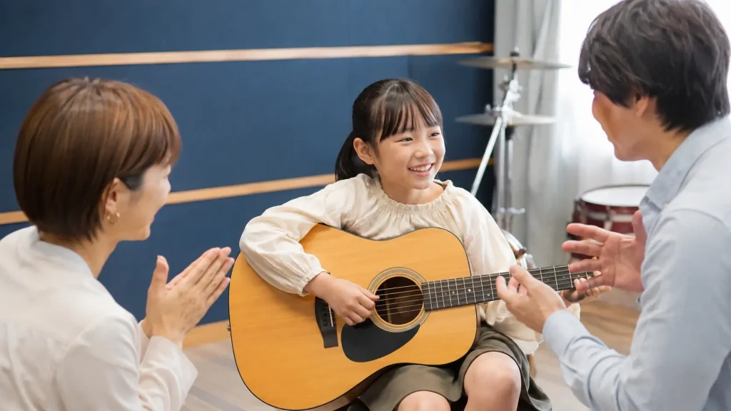 調布の体験レッスンで初めてギターを楽しむ子どもと保護者