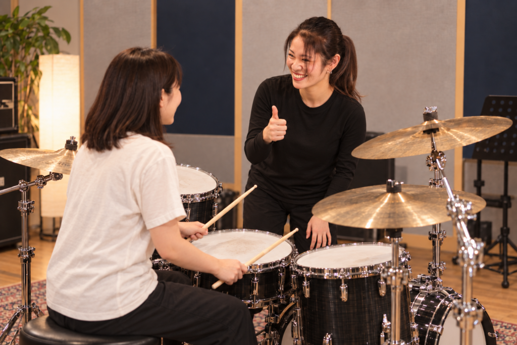 葛西ドラム教室で初めてドラムを体験する初心者の生徒