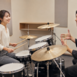 下北沢でドラムを学ぶ大人の女性初心者と講師