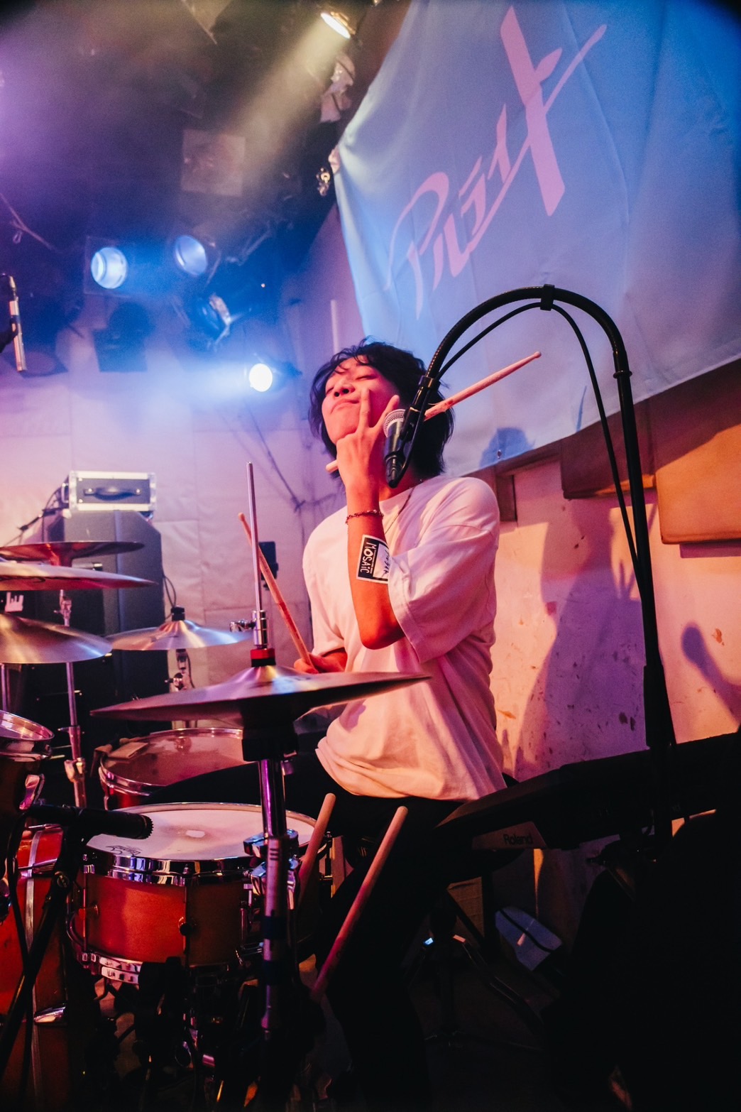 大塚ドラム教室の講師りょーがのライブ演奏写真